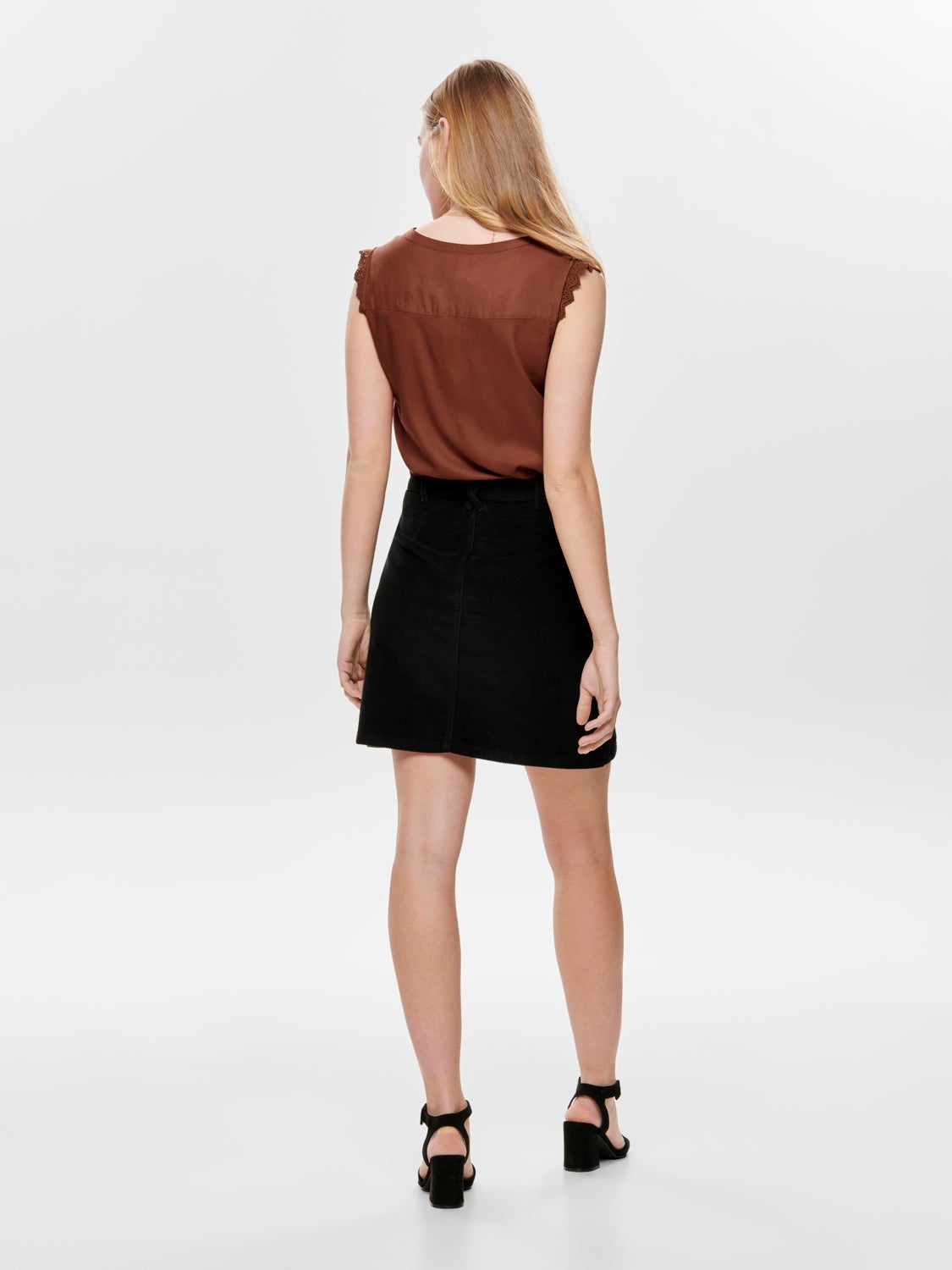 Detailed Sleeveless Top