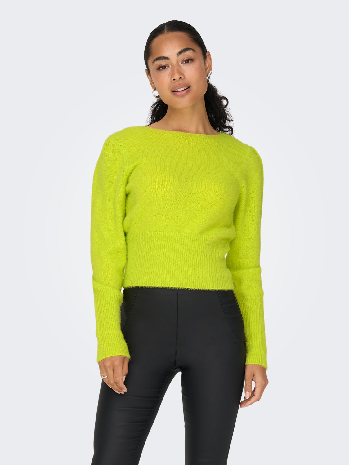 Solid color knitted pullover