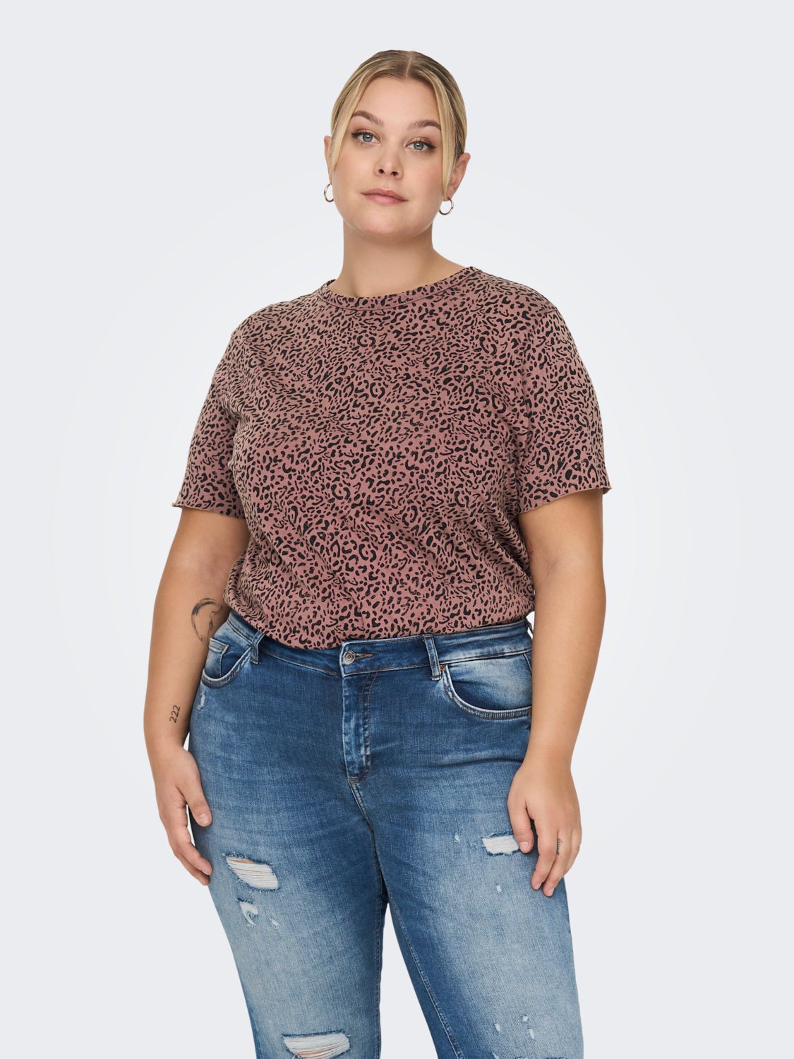 Curvy patterned T-shirt