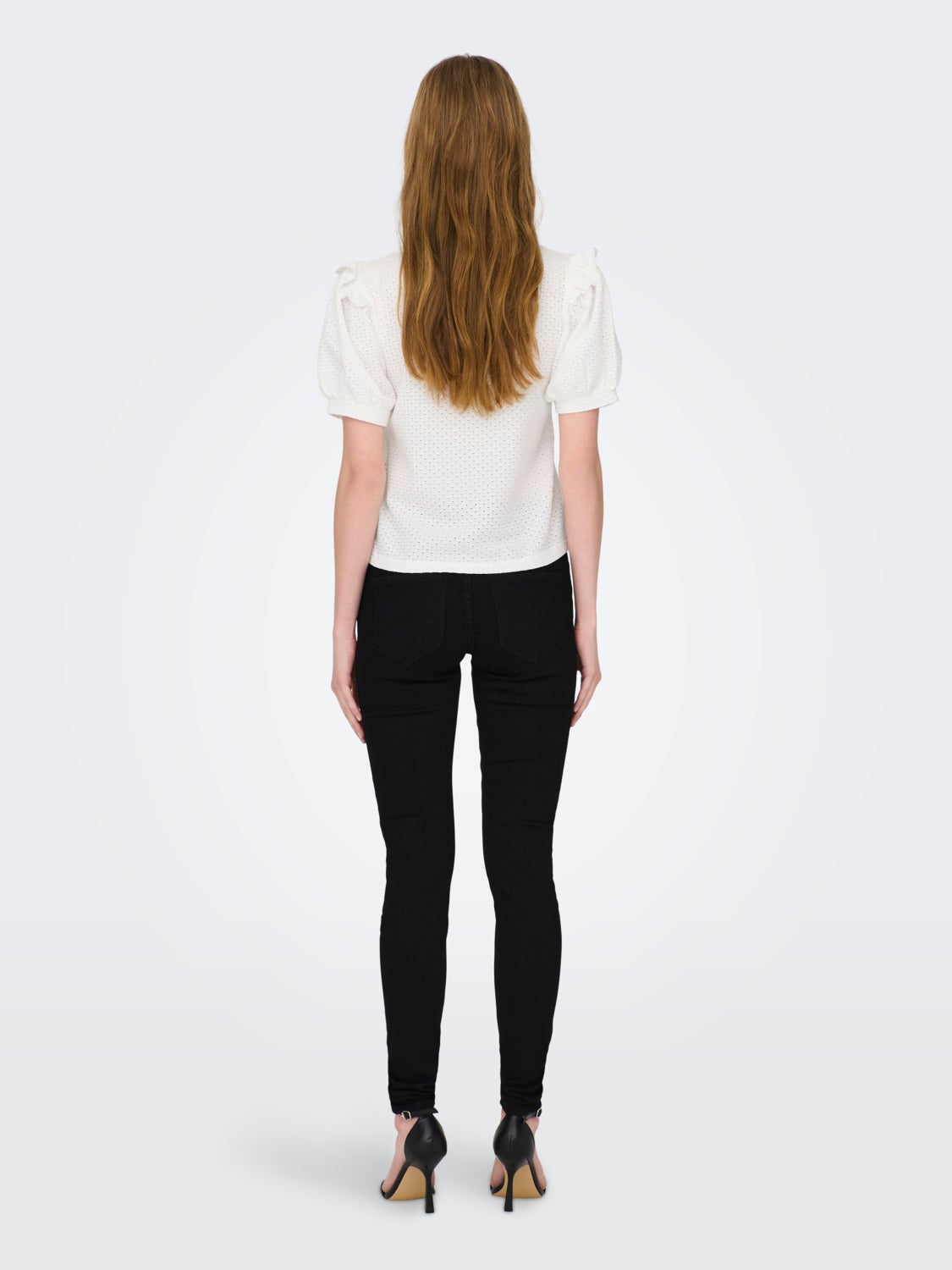 O-neck with short puff sleeves