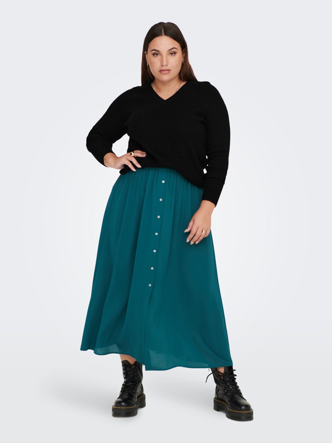 Curvy v-neck knitted pullover