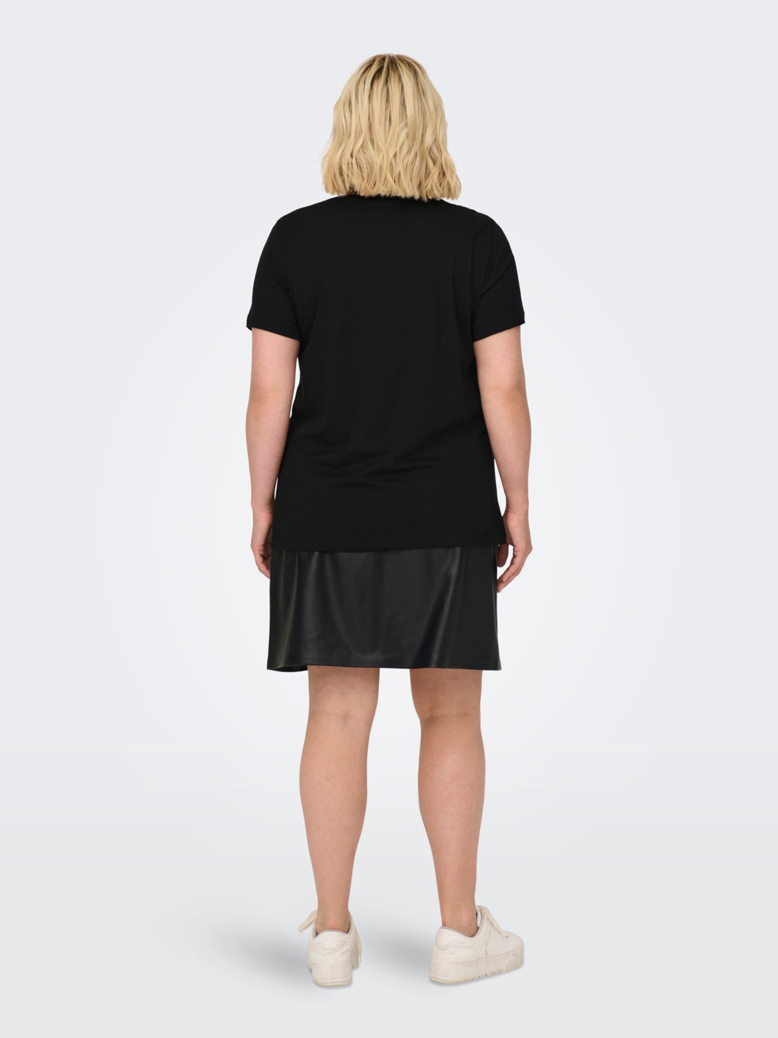 Curvy v-neck t-shirt