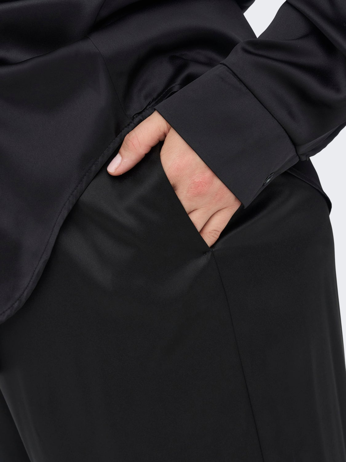 Curvy satin Trousers