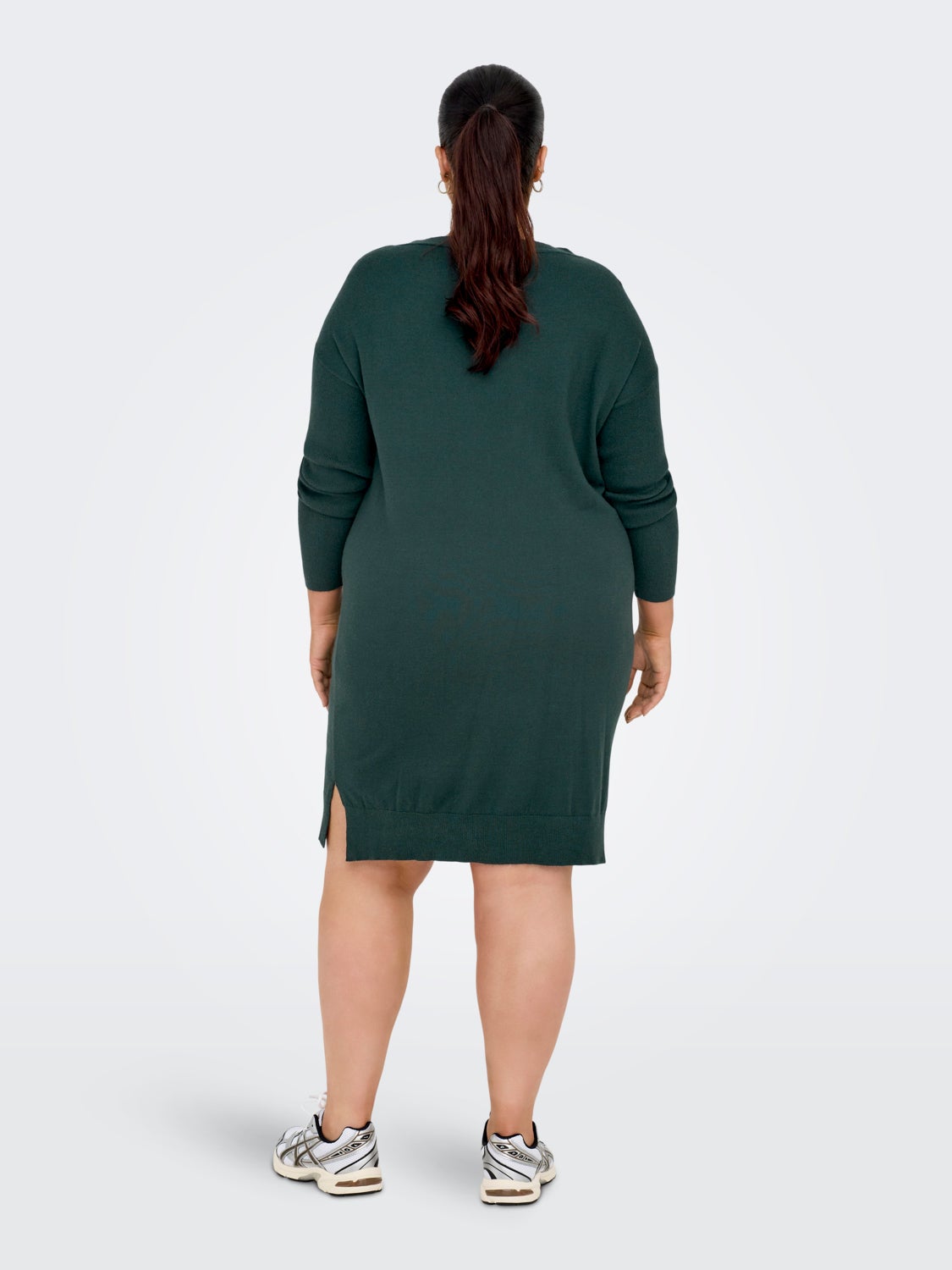 Curvy v-neck knitted dress