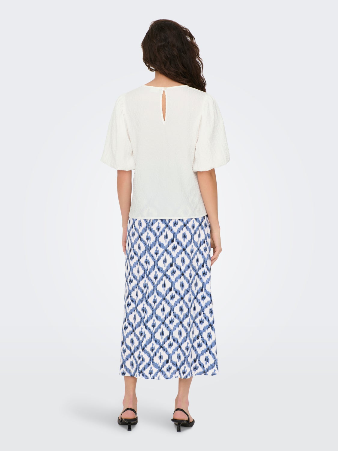 O-neck top with balloon sleeves