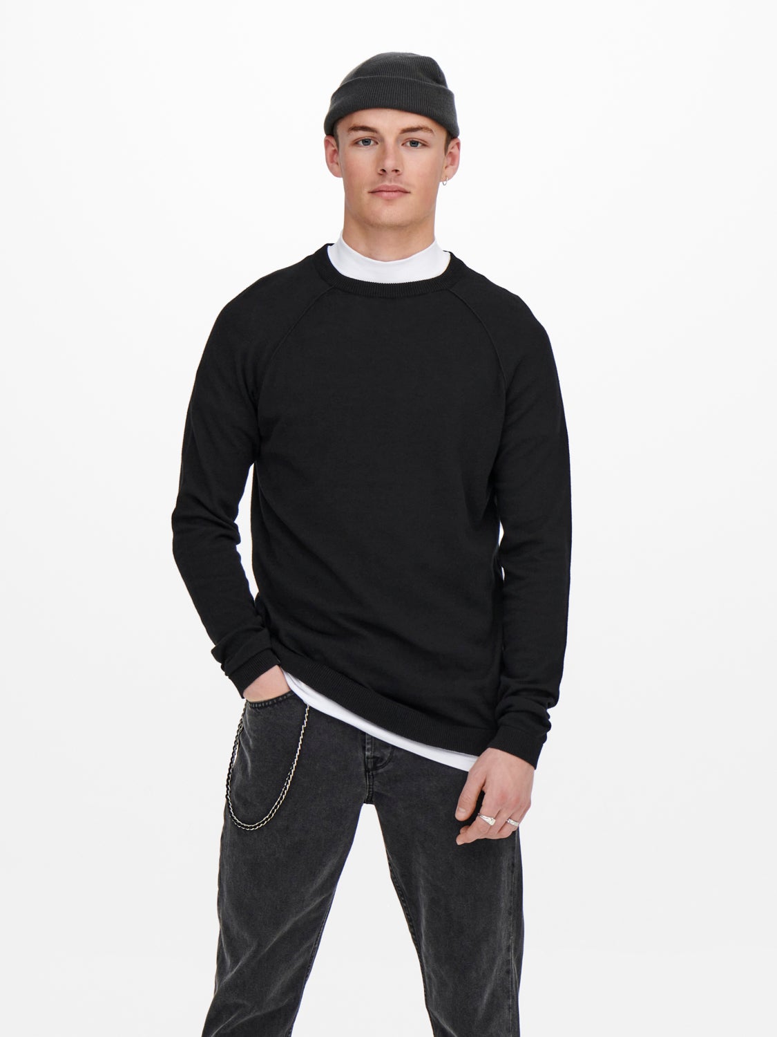 Solid color knitted pullover