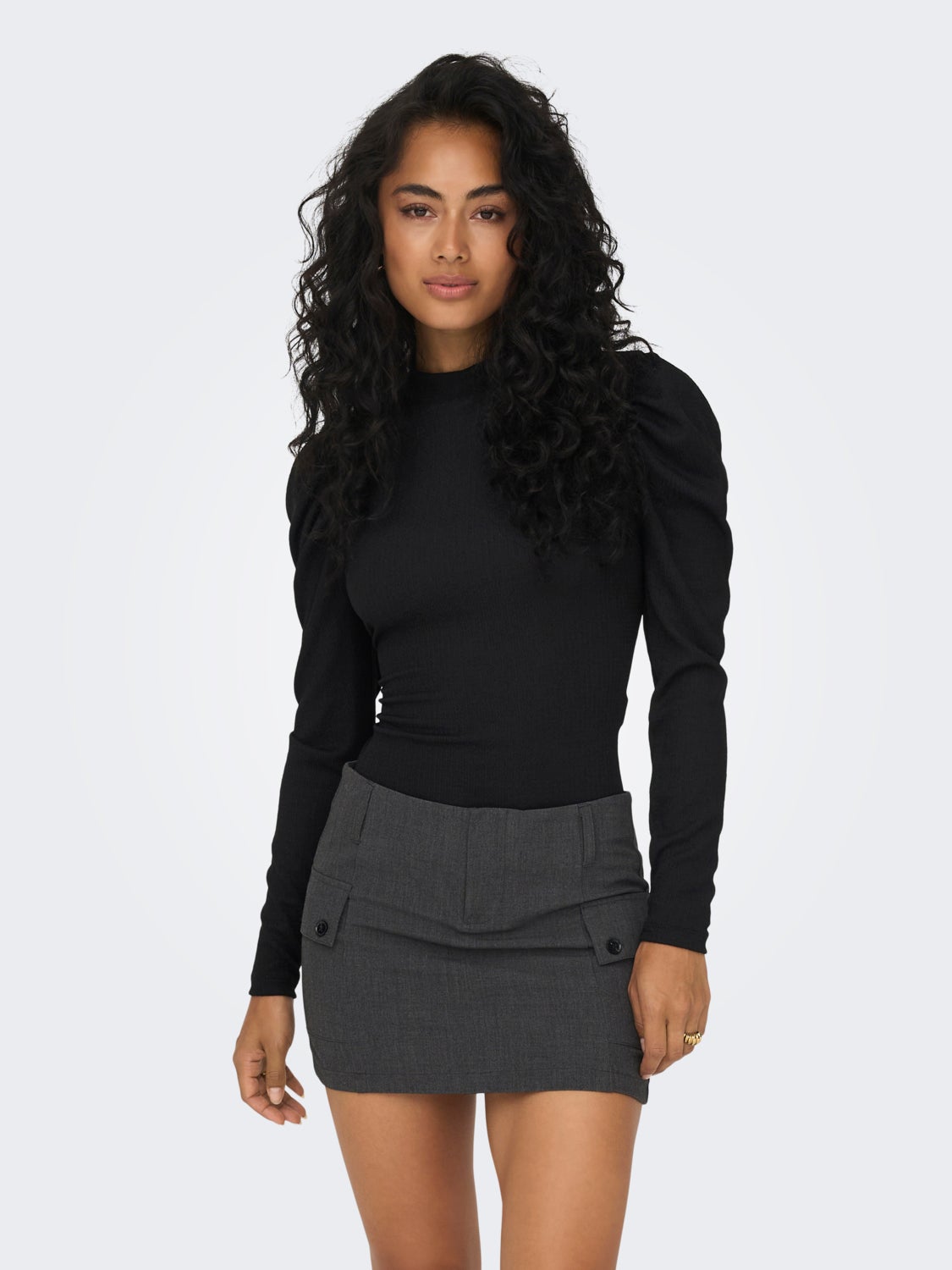 Pullover with puff sleeves