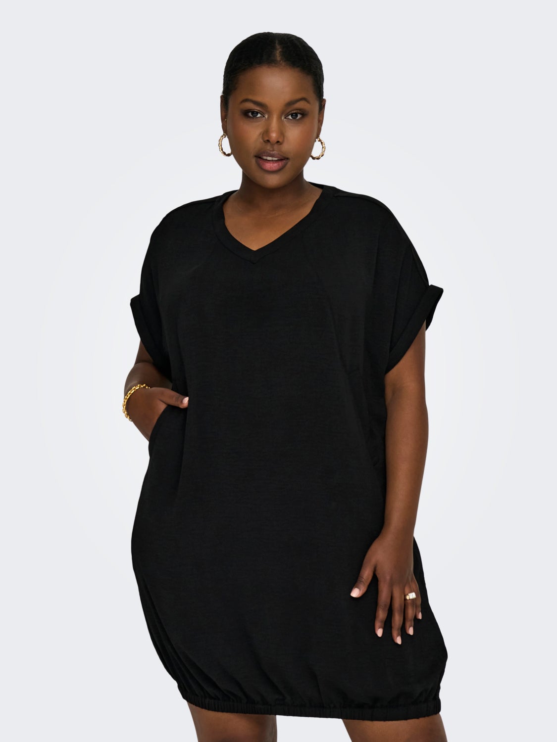 Curvy mini v-neck dress