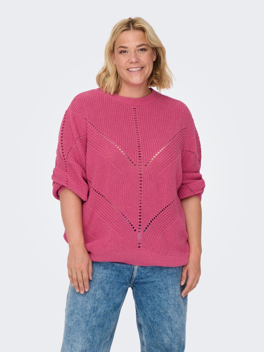 Curvy o-neck knitted pullover