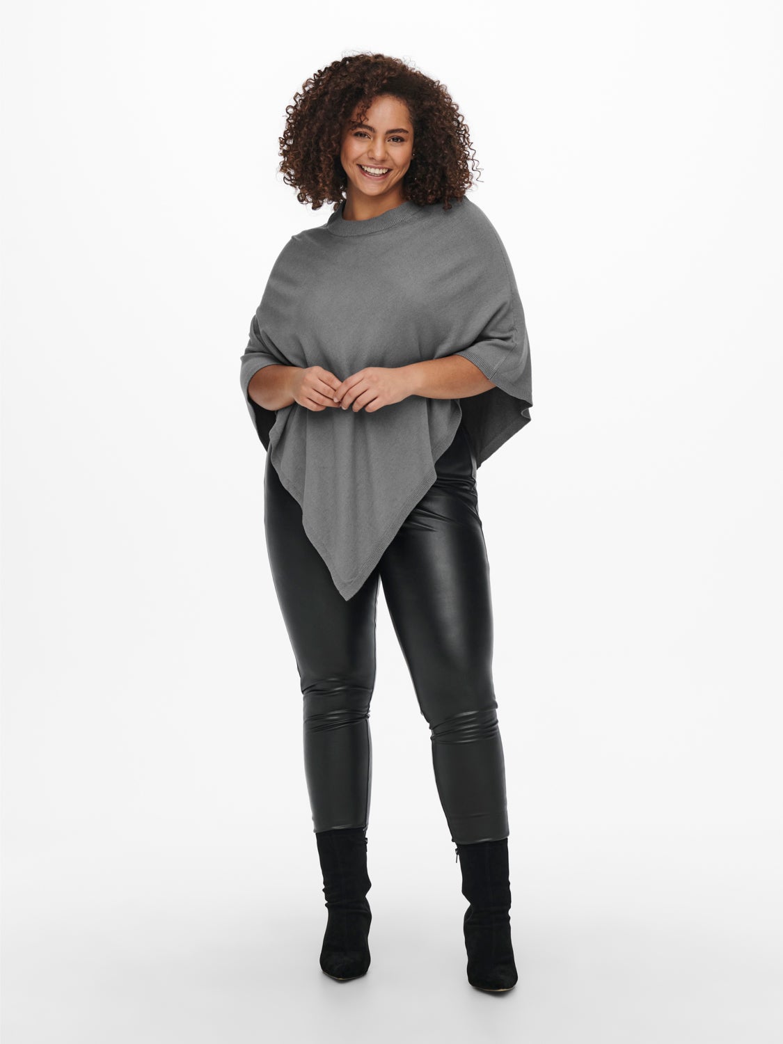 Curvy knitted Poncho