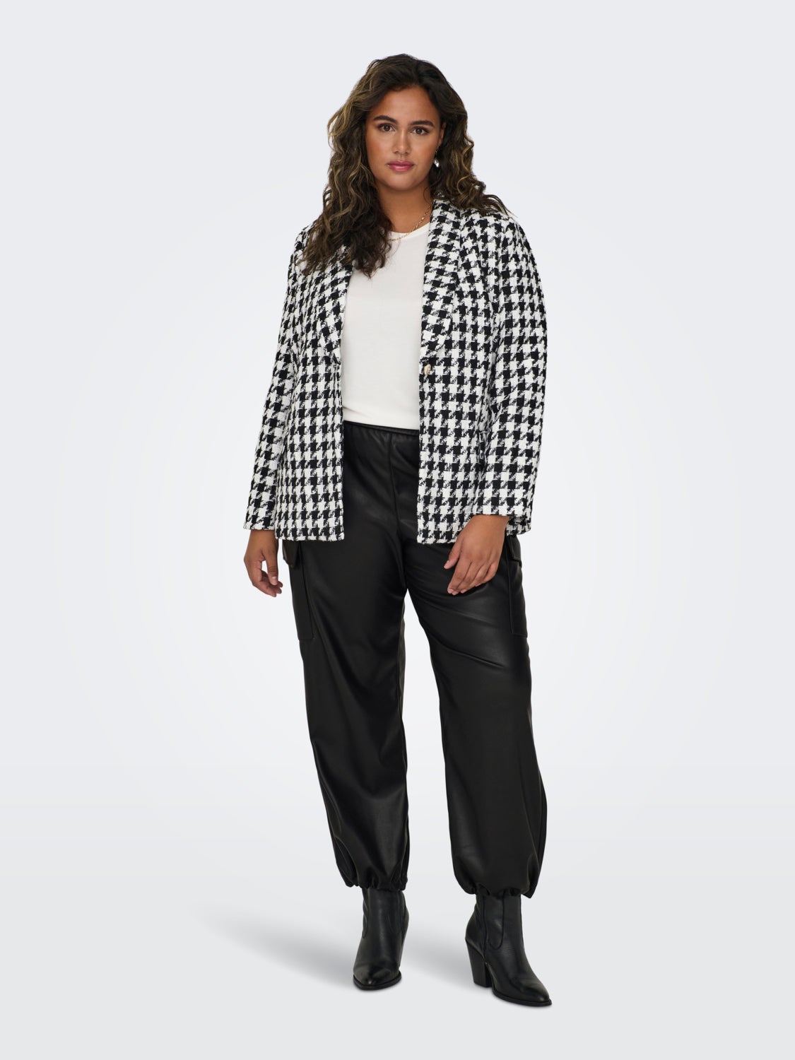 Curvy faux leather pants