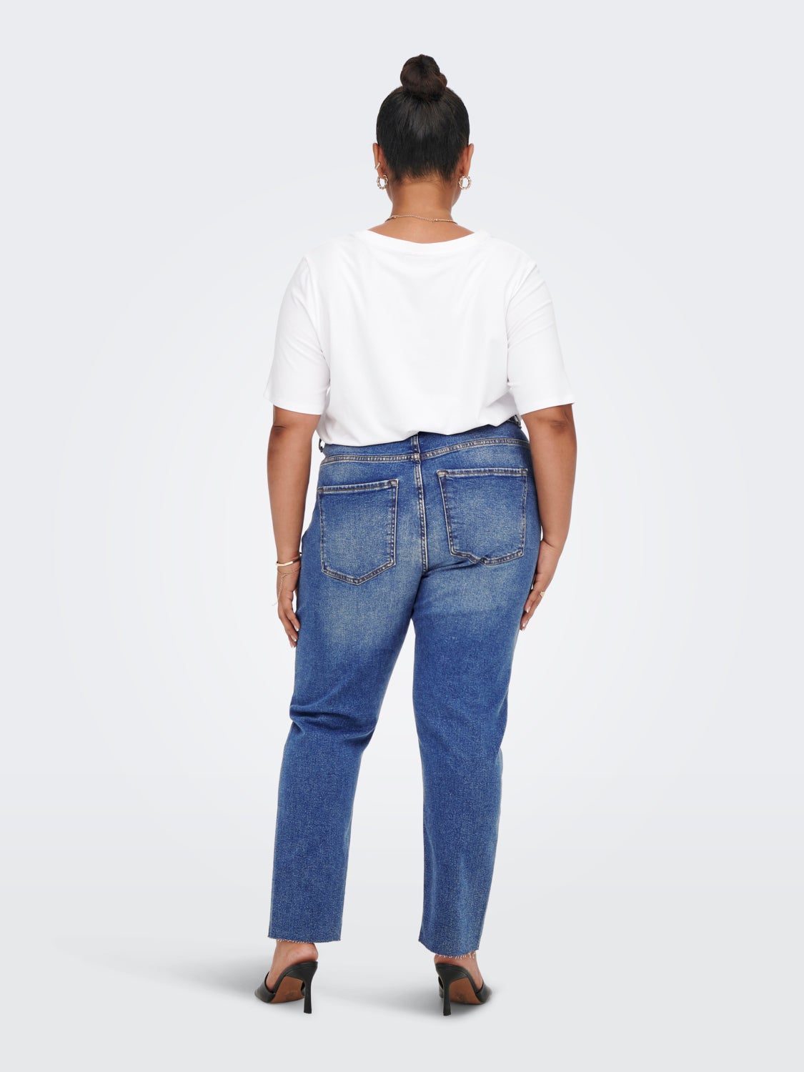 Curvy CAREneda hw button ankle mom jeans