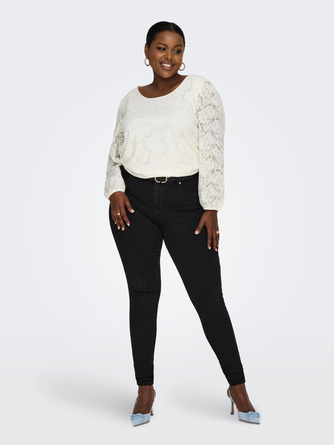 Curvy top with lace detail