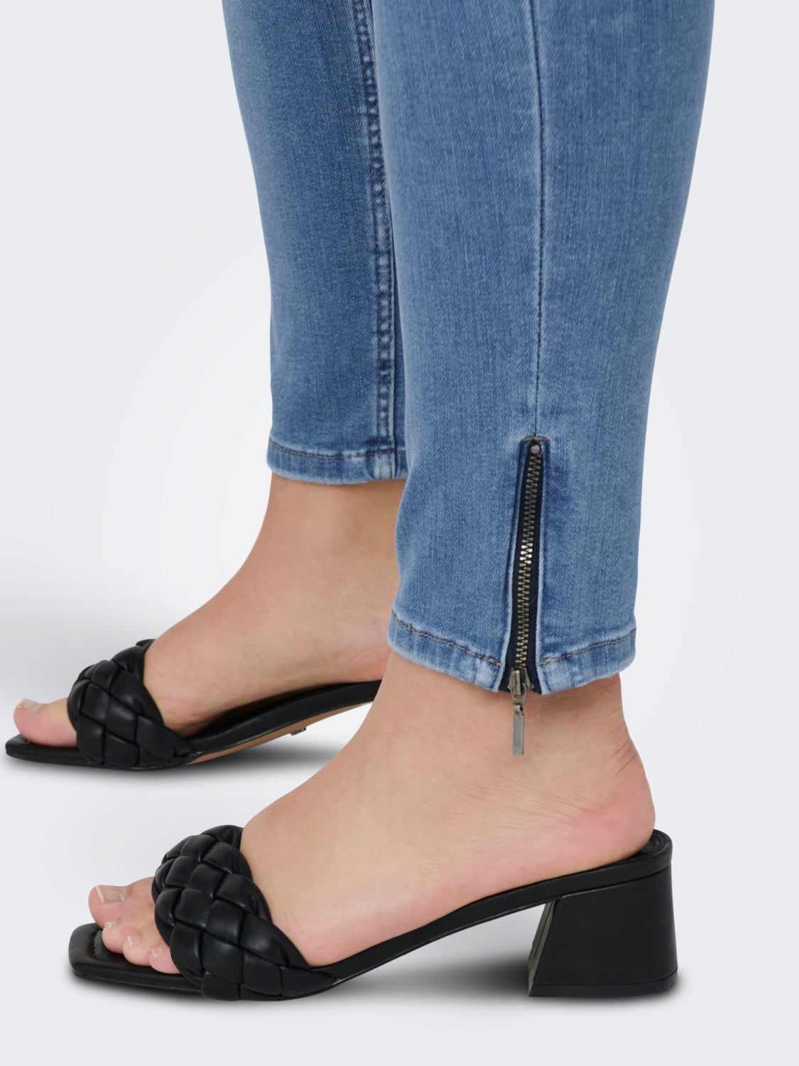 CARWILLY REG  SK ANK ZIP TAI848