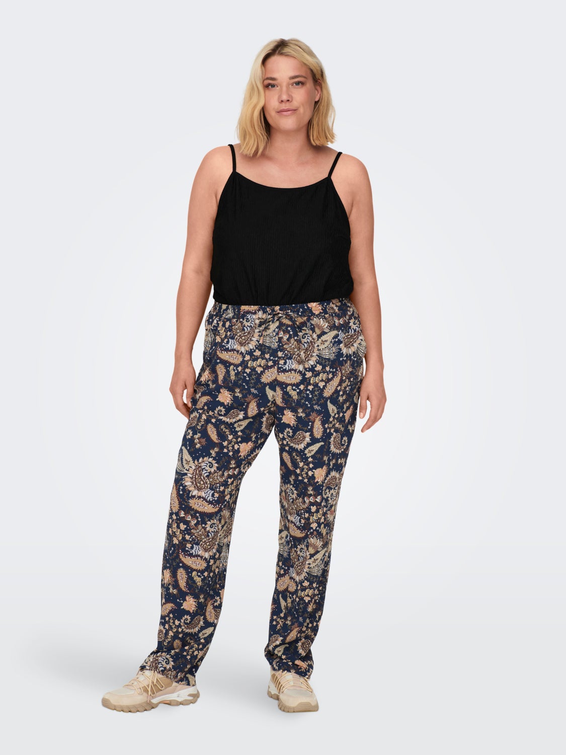 Curvy loose fit pants
