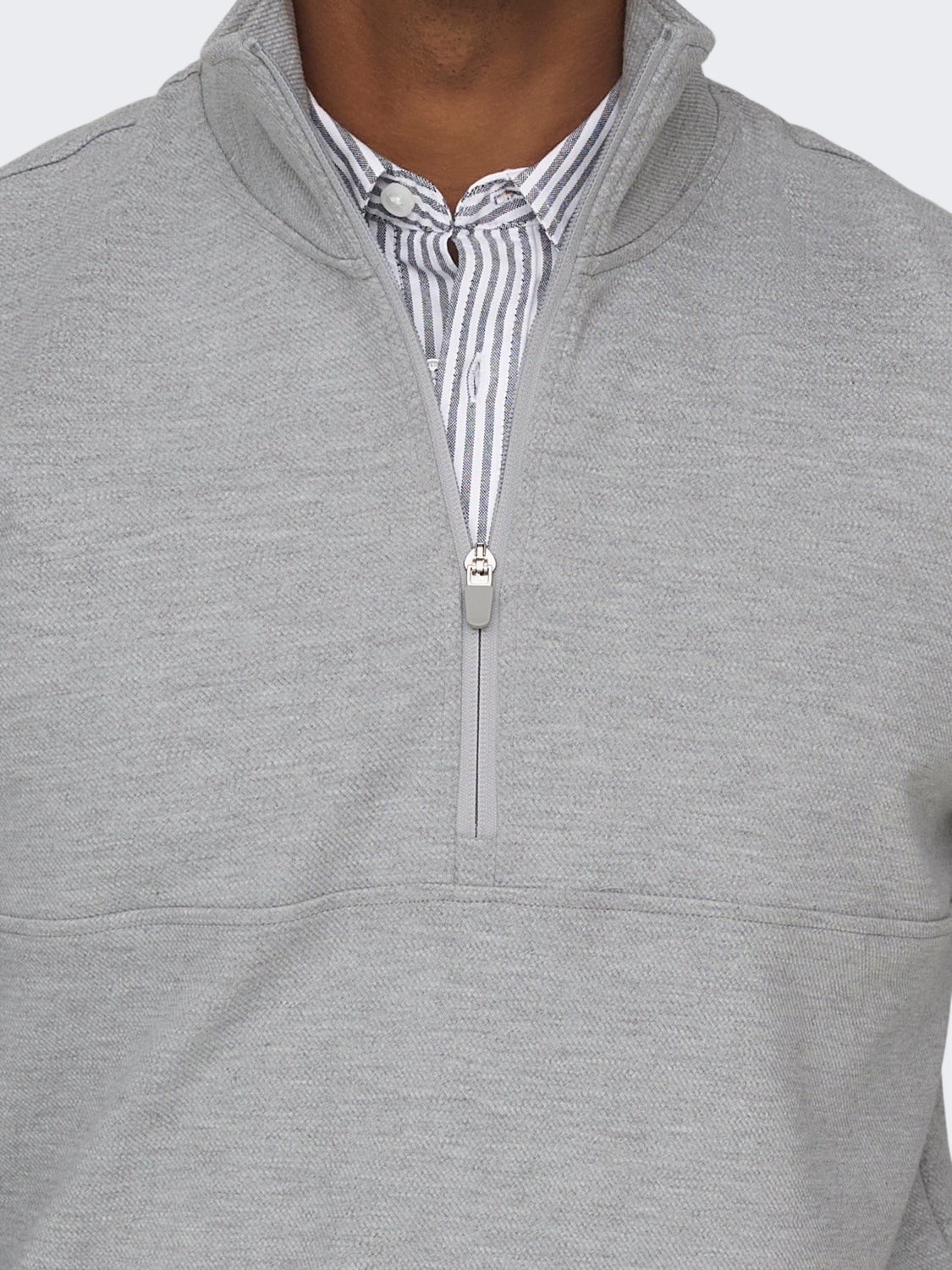 Sweatshirt with half zip
