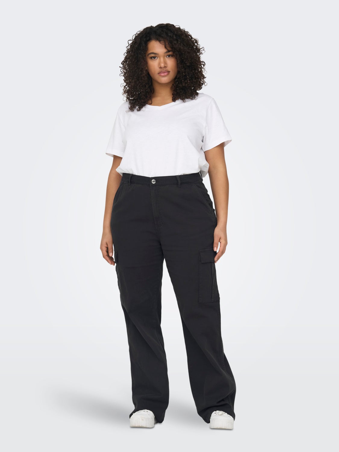 Curvy cargo trousers