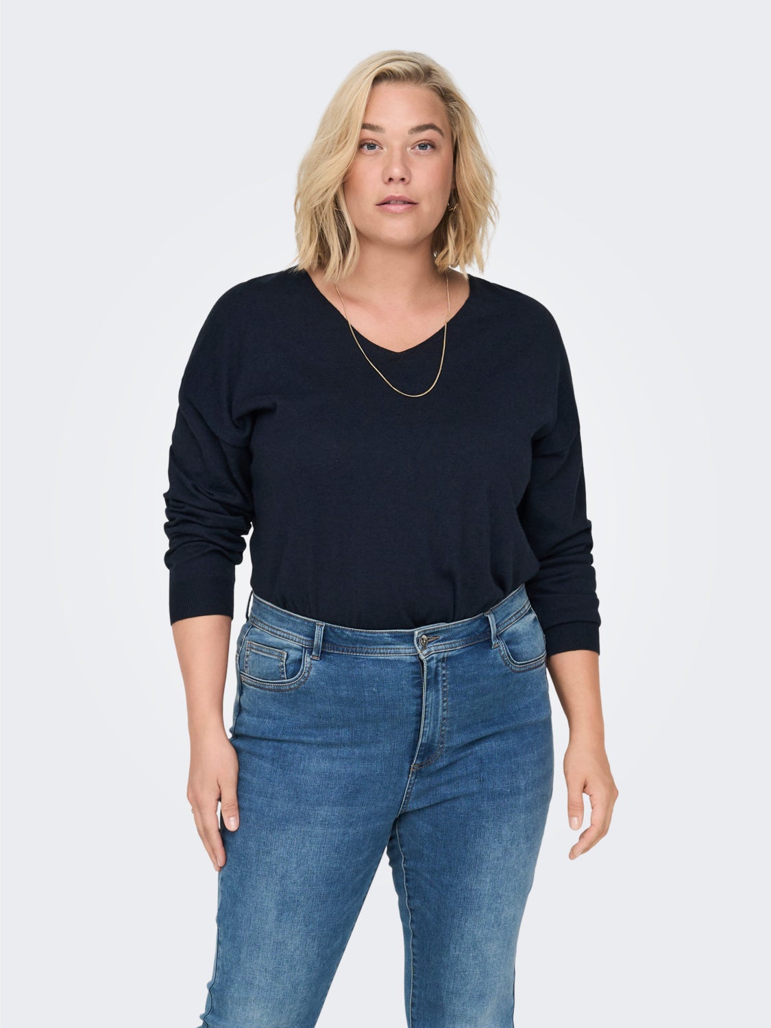 Curvy V-neck Knitted Pullover