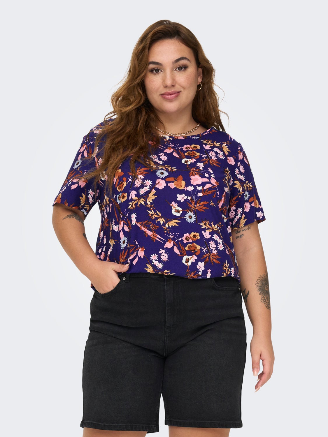Curvy patterned Short Sleeved Top
