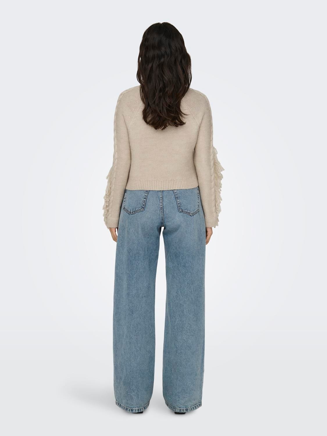 O-neck knitted pullover with fringes