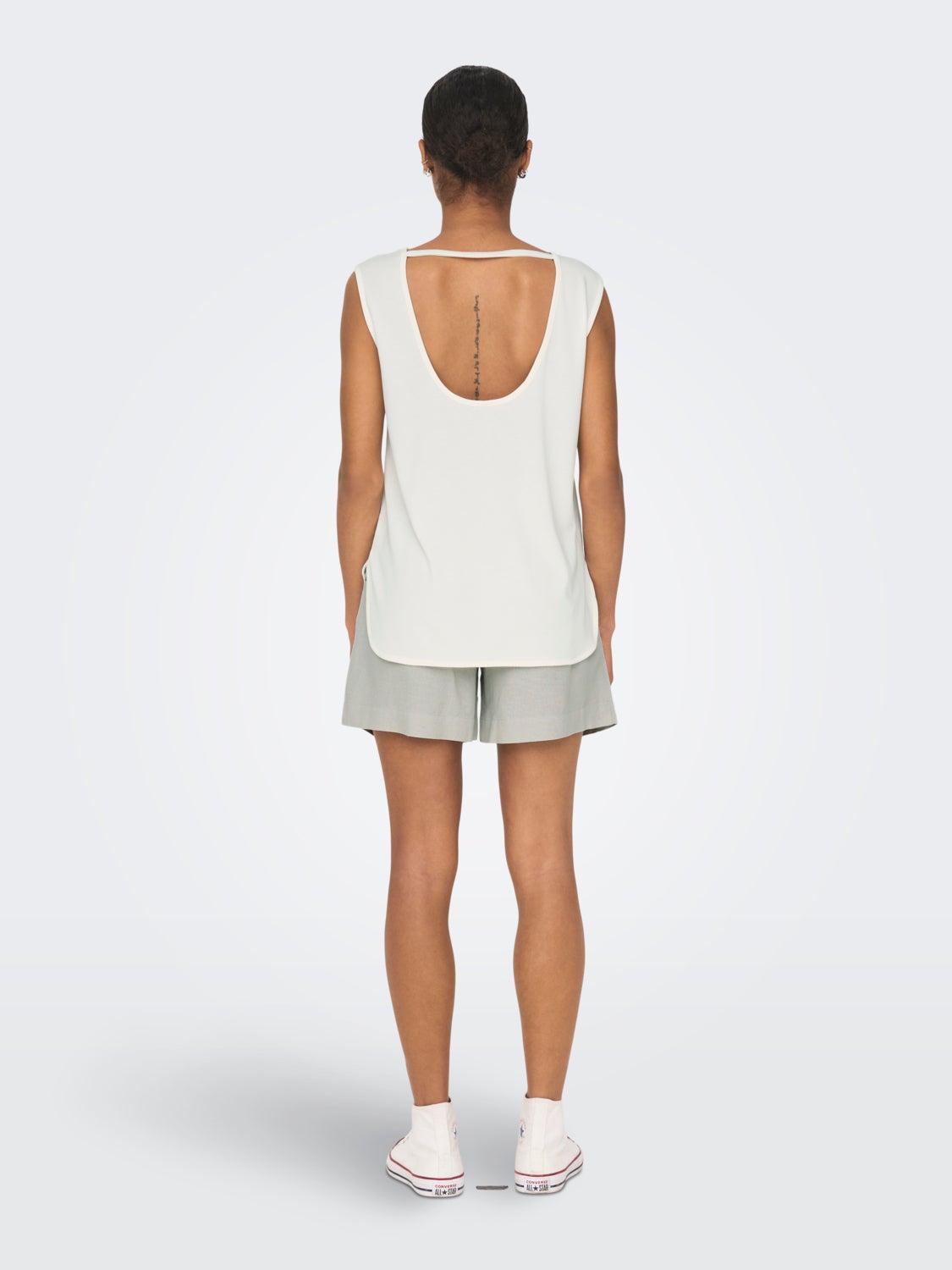 Regular fit top with o-neck