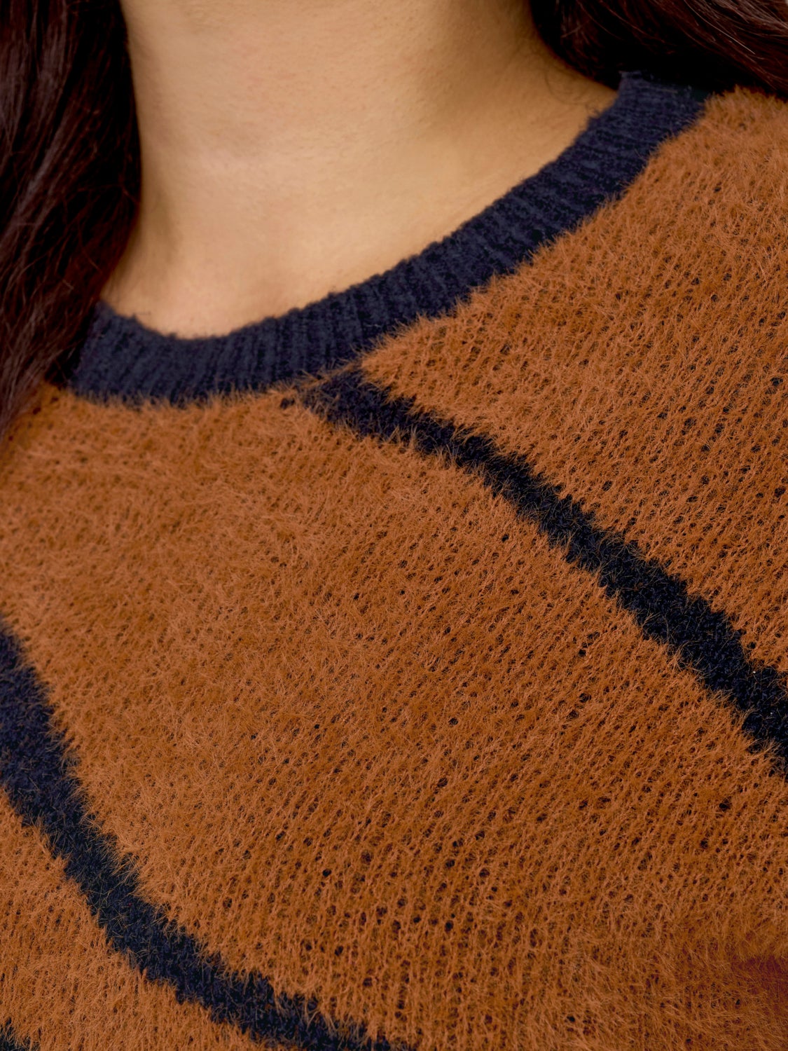Curvy o-neck knitted pullover