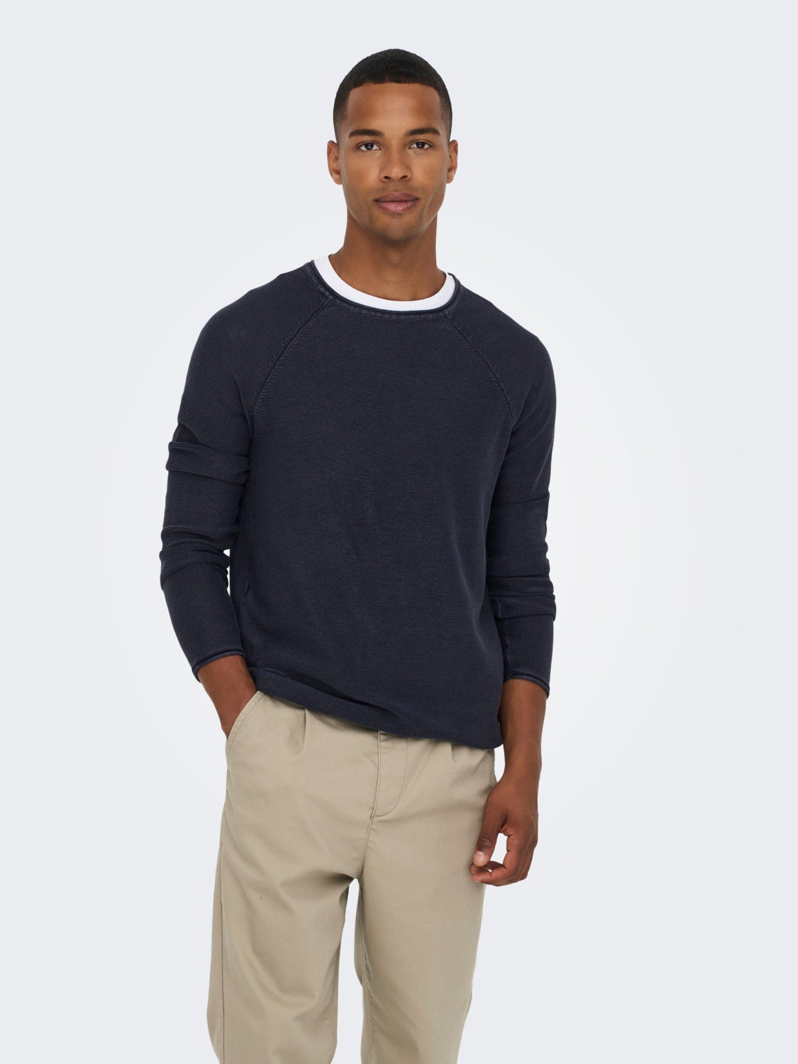 Solid color knitted pullover