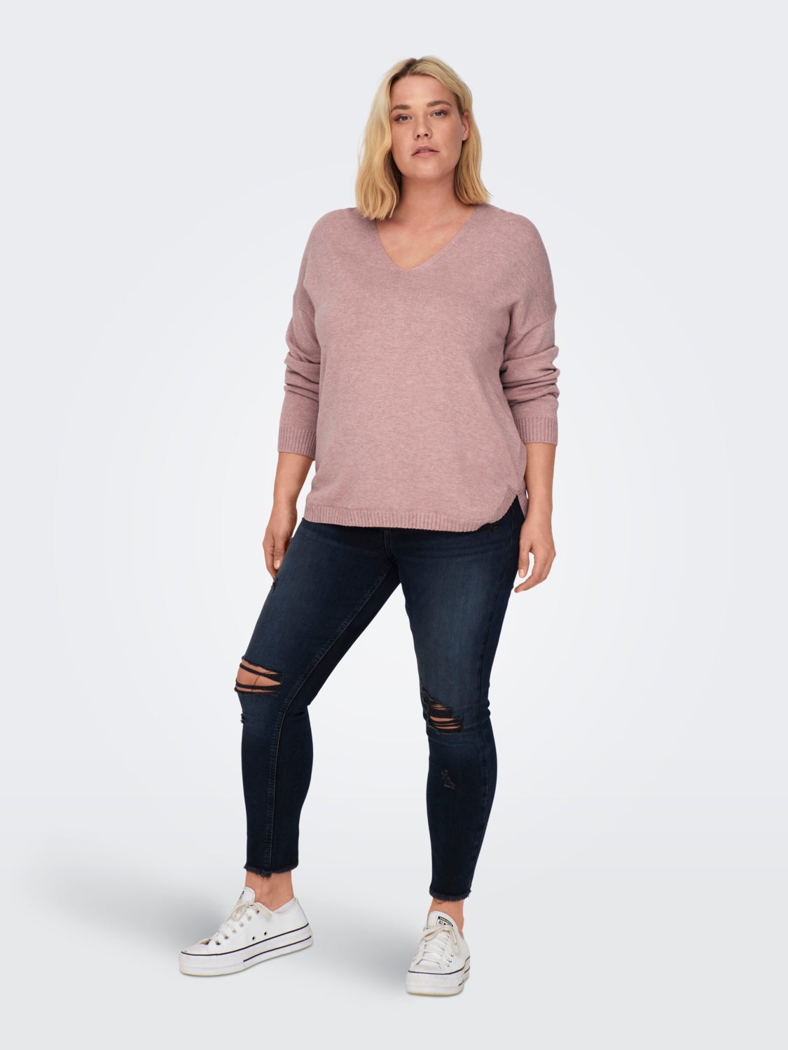 Curvy V-neck Knitted Pullover