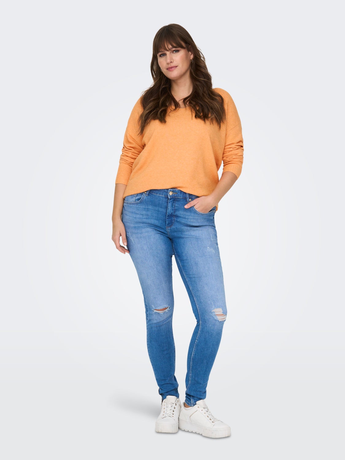 Curvy V-neck Knitted Pullover