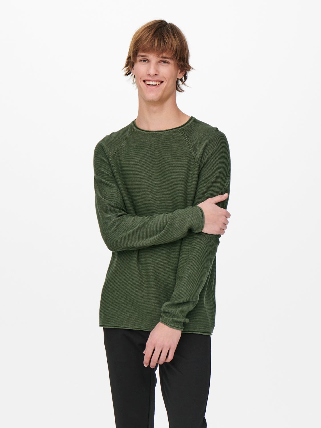 Solid color knitted pullover