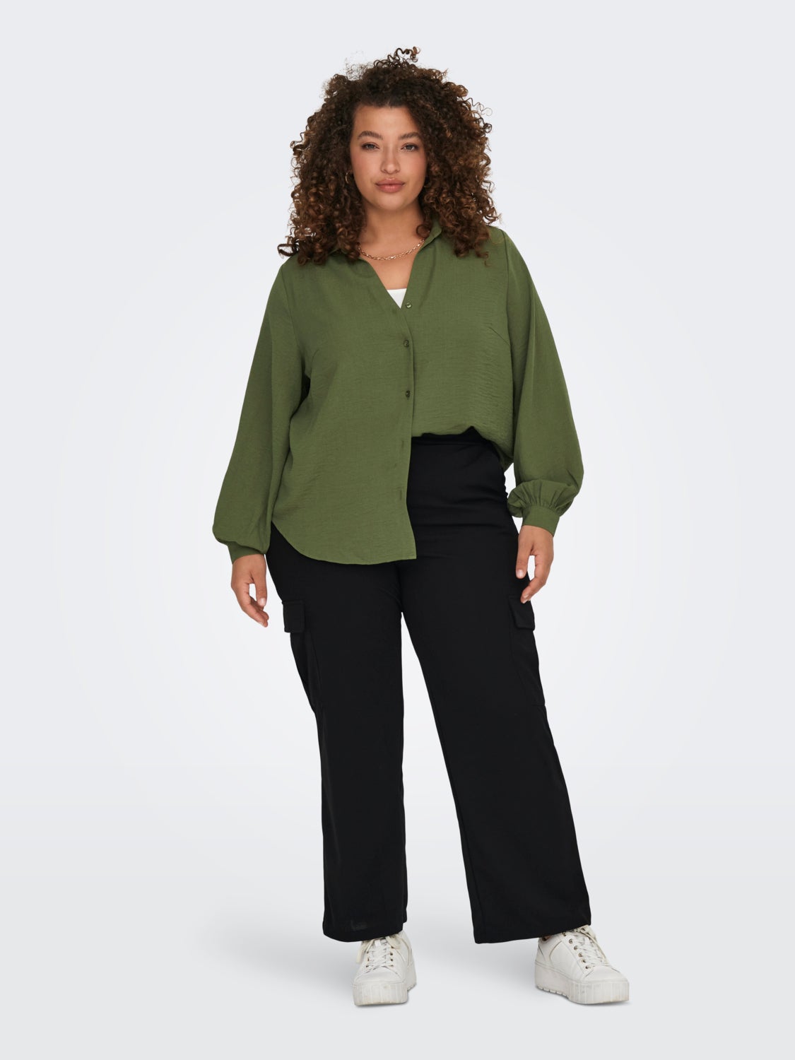 Curvy shirt with balloon sleeves