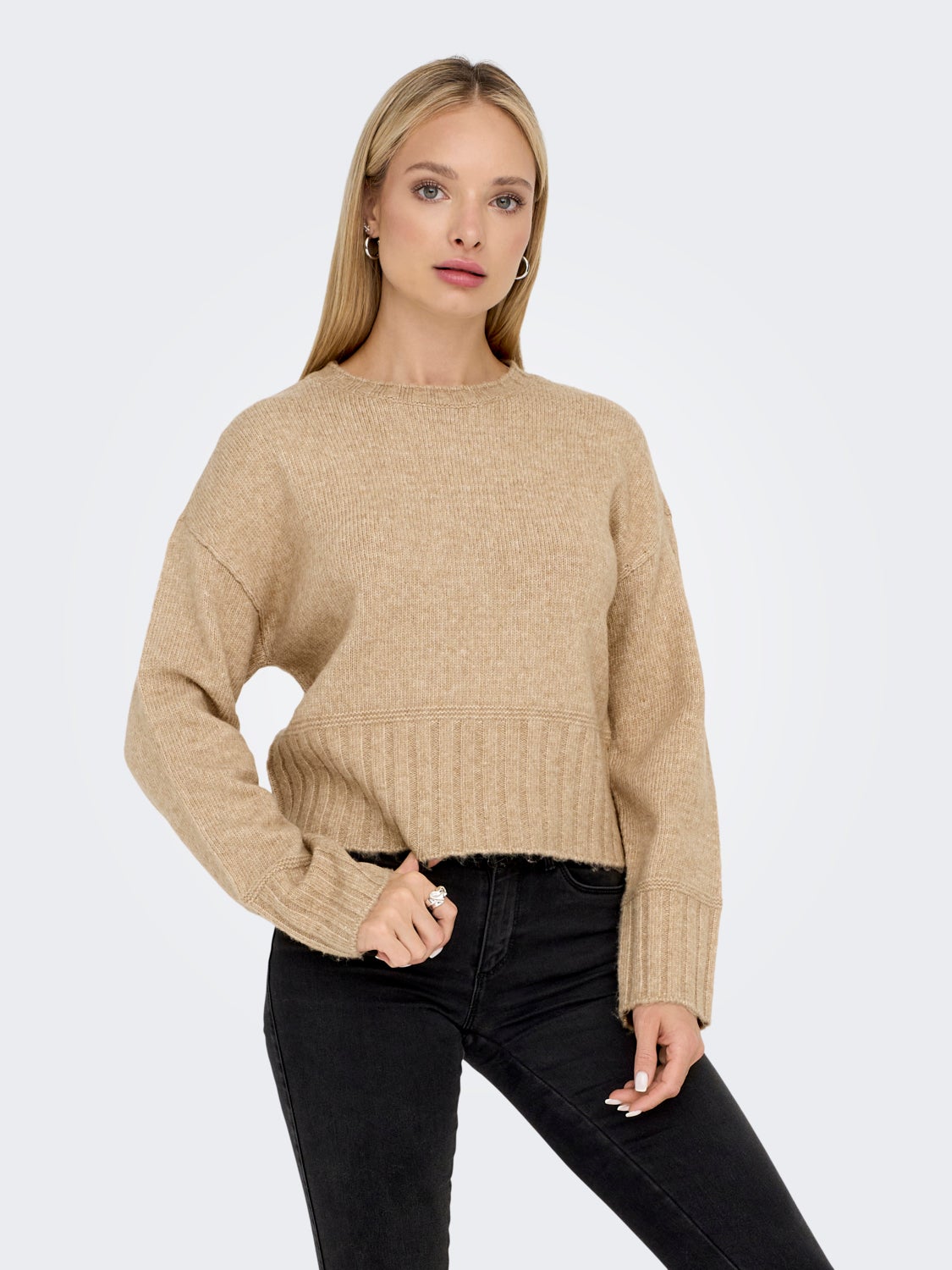 O-neck knitted pullover