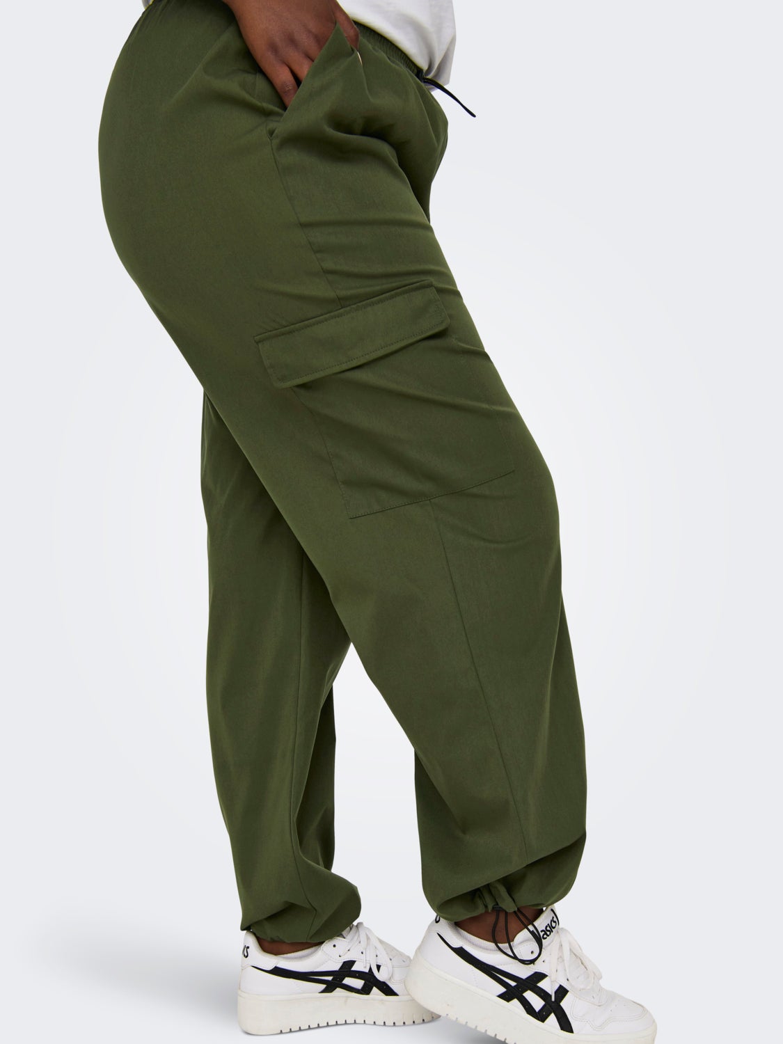 Curvy cargo pants