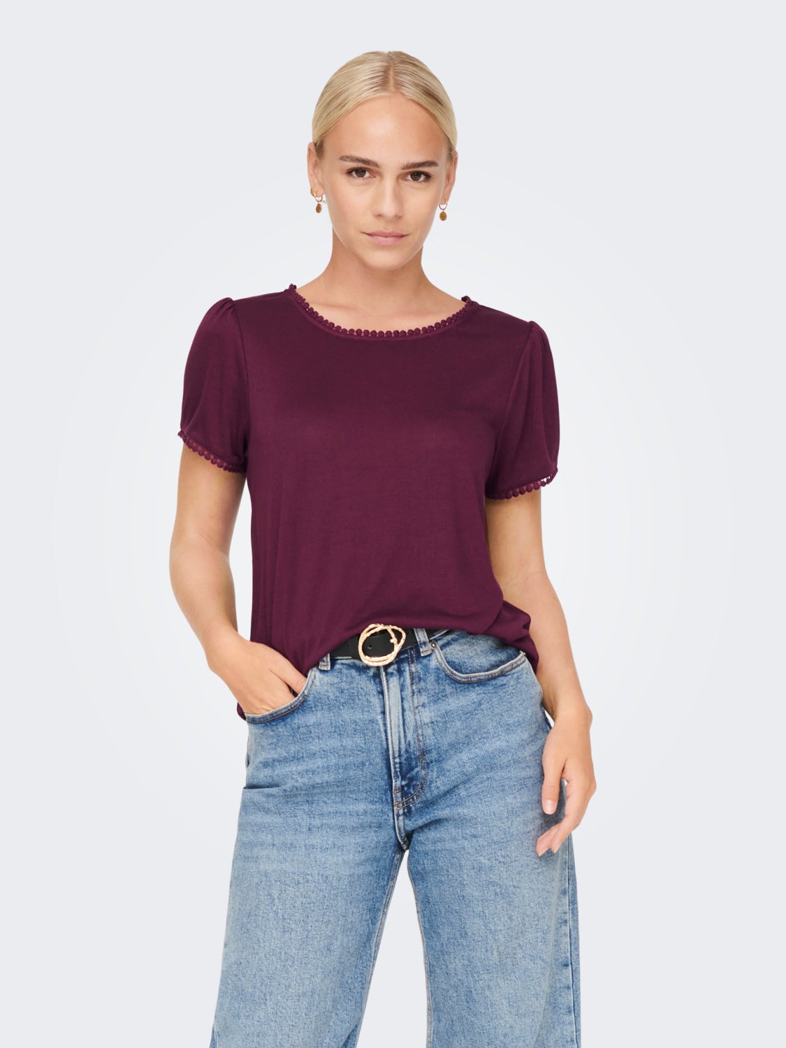 Regular fit o-neck top