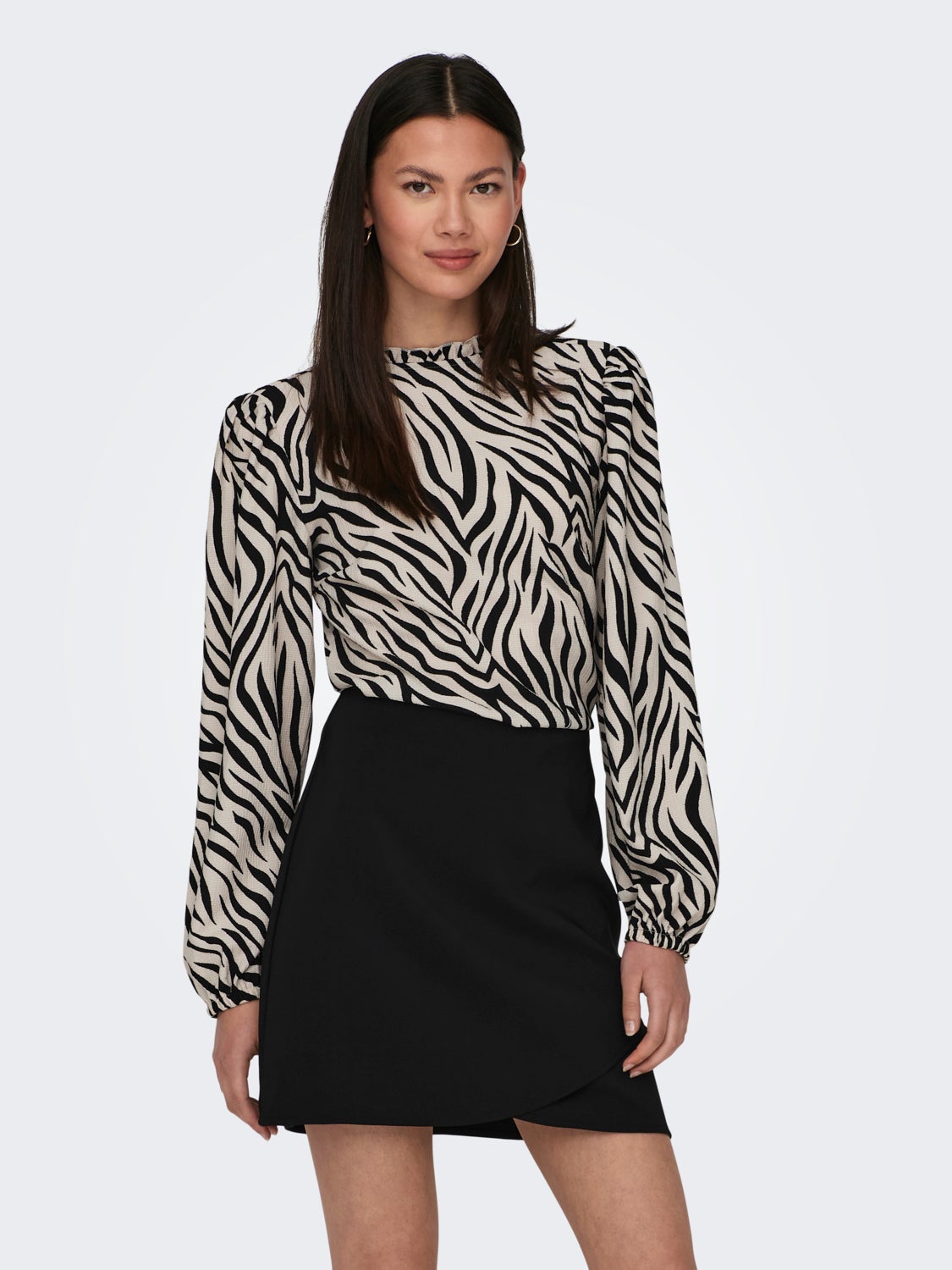 Top with long sleeves and high neck