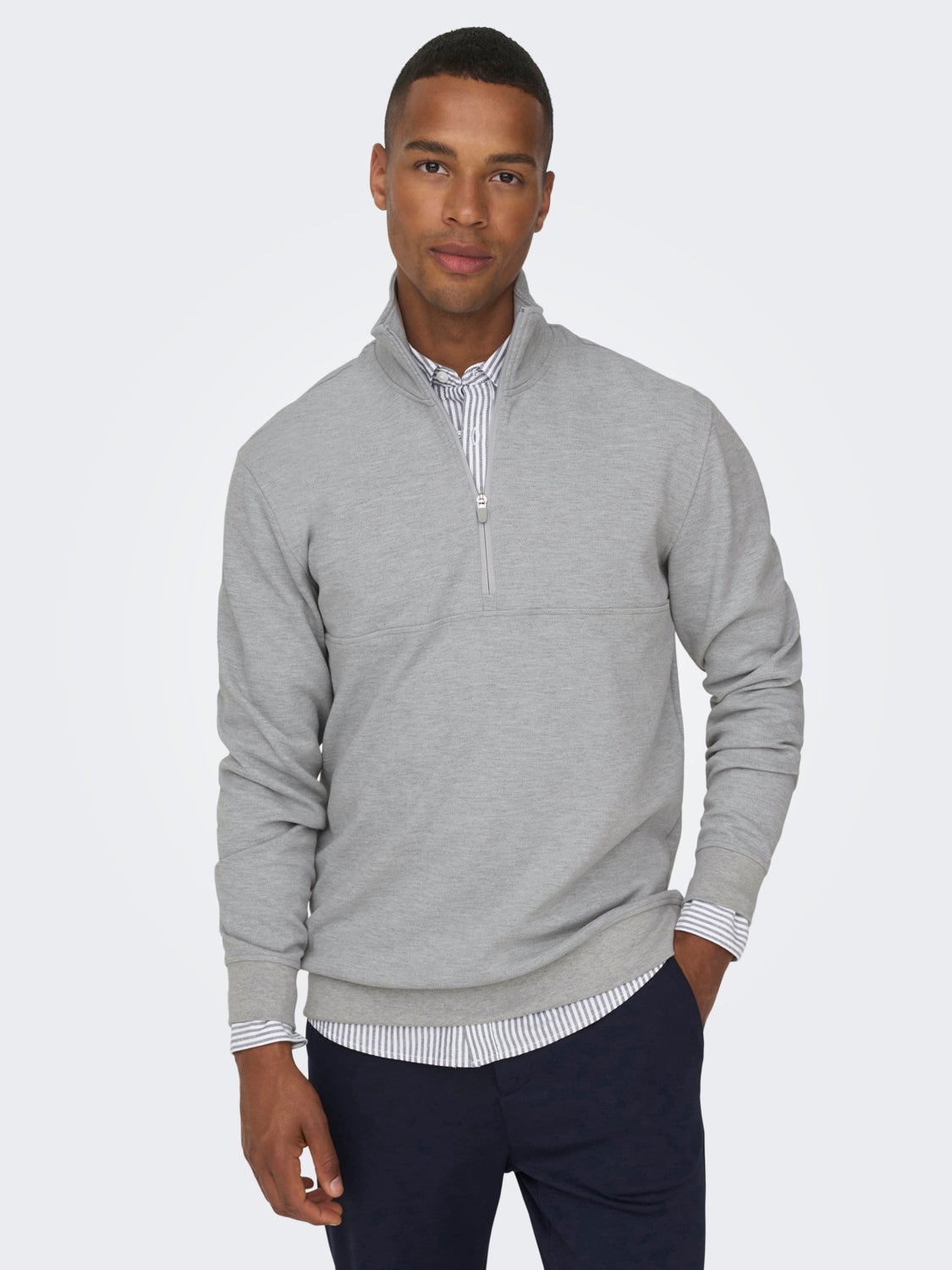Sweatshirt with half zip