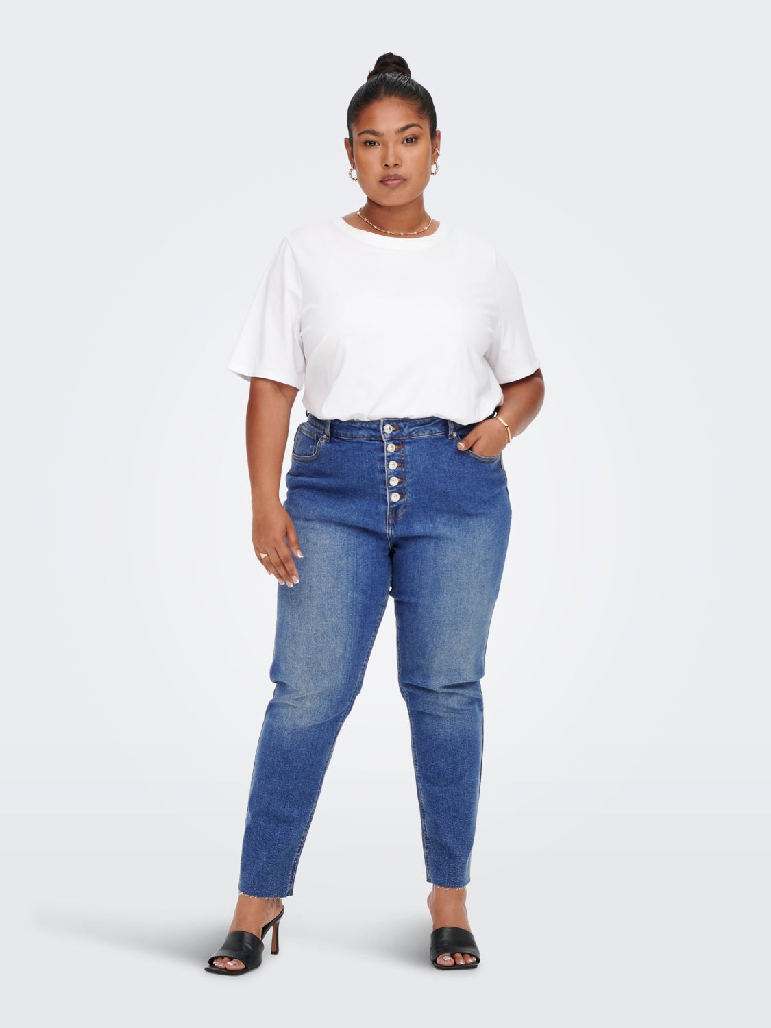 Curvy CAREneda hw button ankle mom jeans