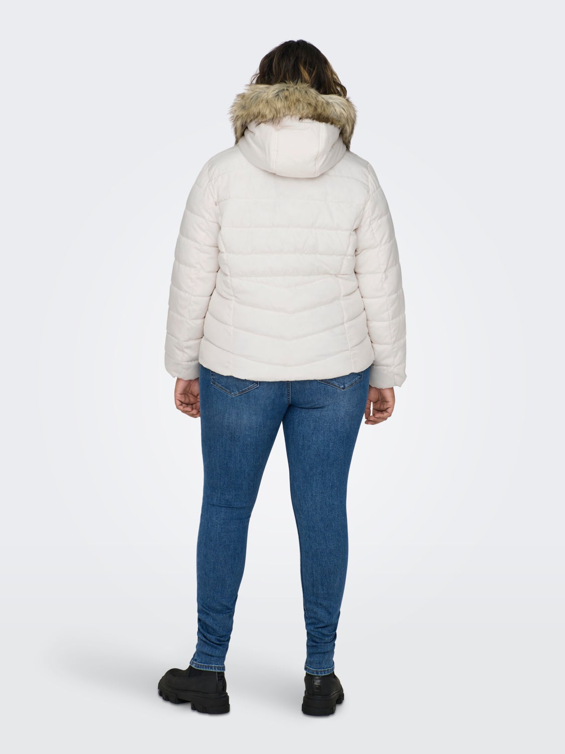 Curvy quilted jacket