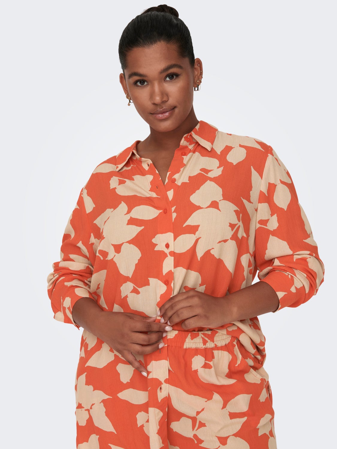 curvy shirt with print