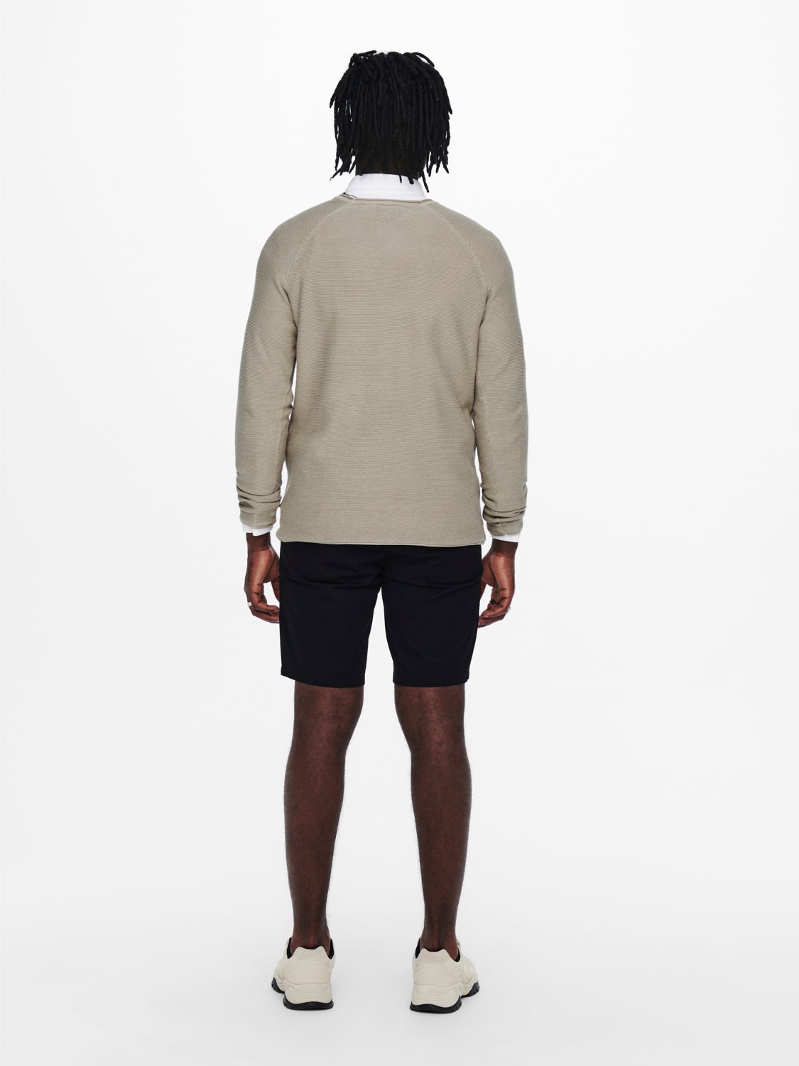 Solid color knitted pullover