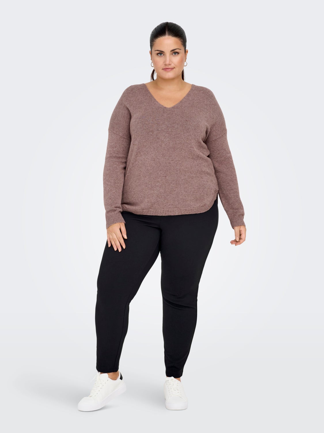 Curvy V-neck Knitted Pullover