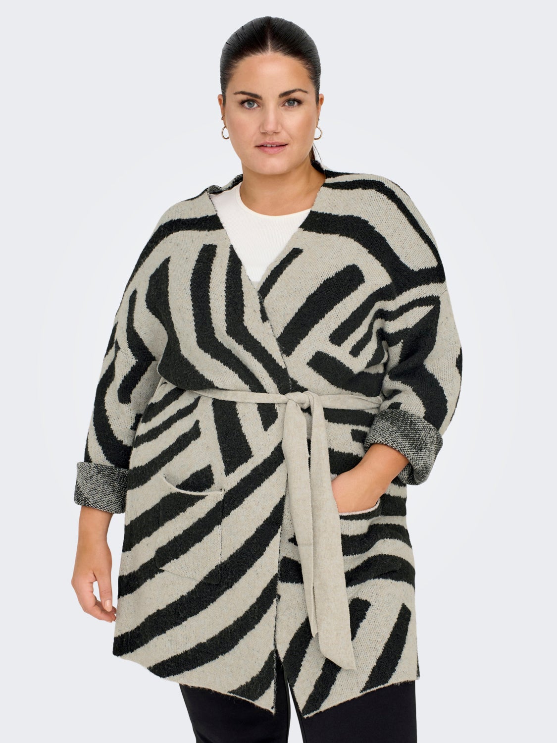 Curvy v-neck cardigan