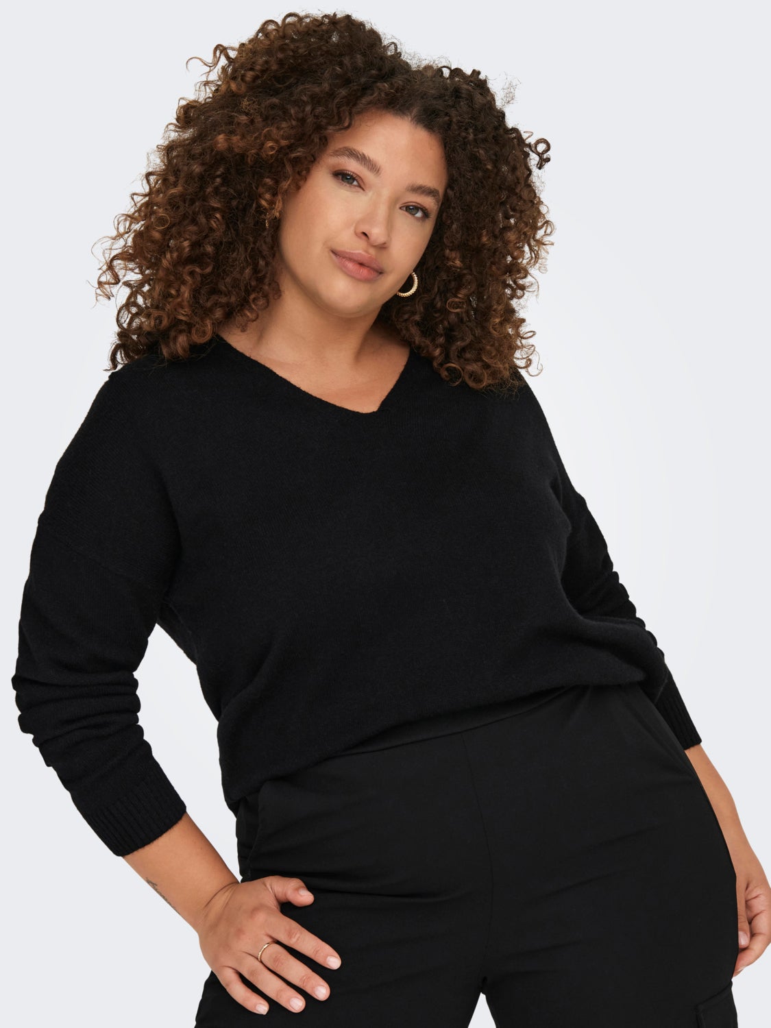 Curvy V-neck Knitted Pullover
