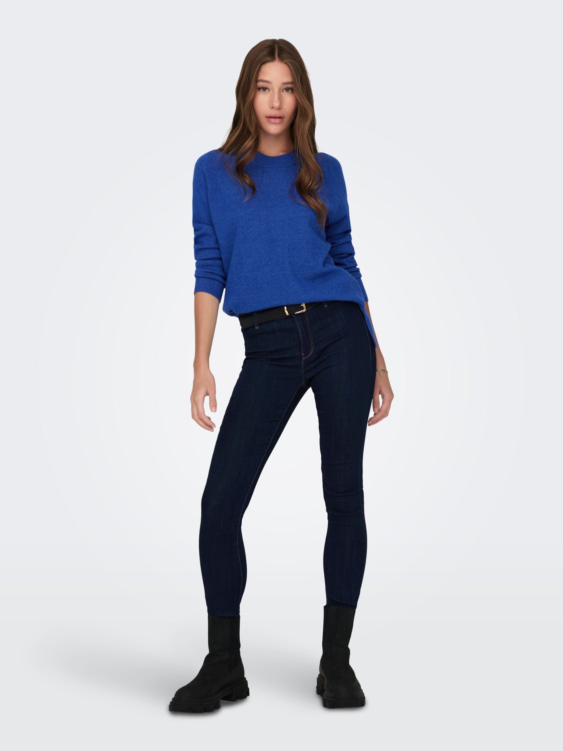 o-neck shirt with long sleeves