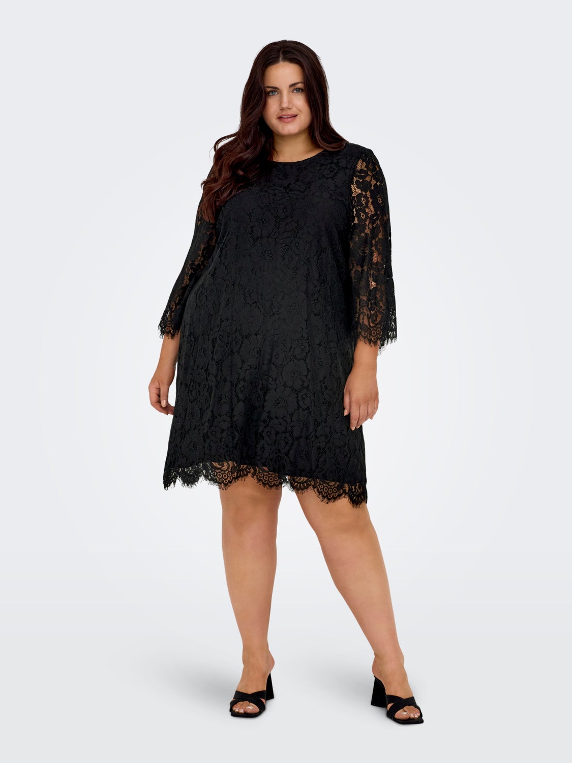 Curvy mini lace dress