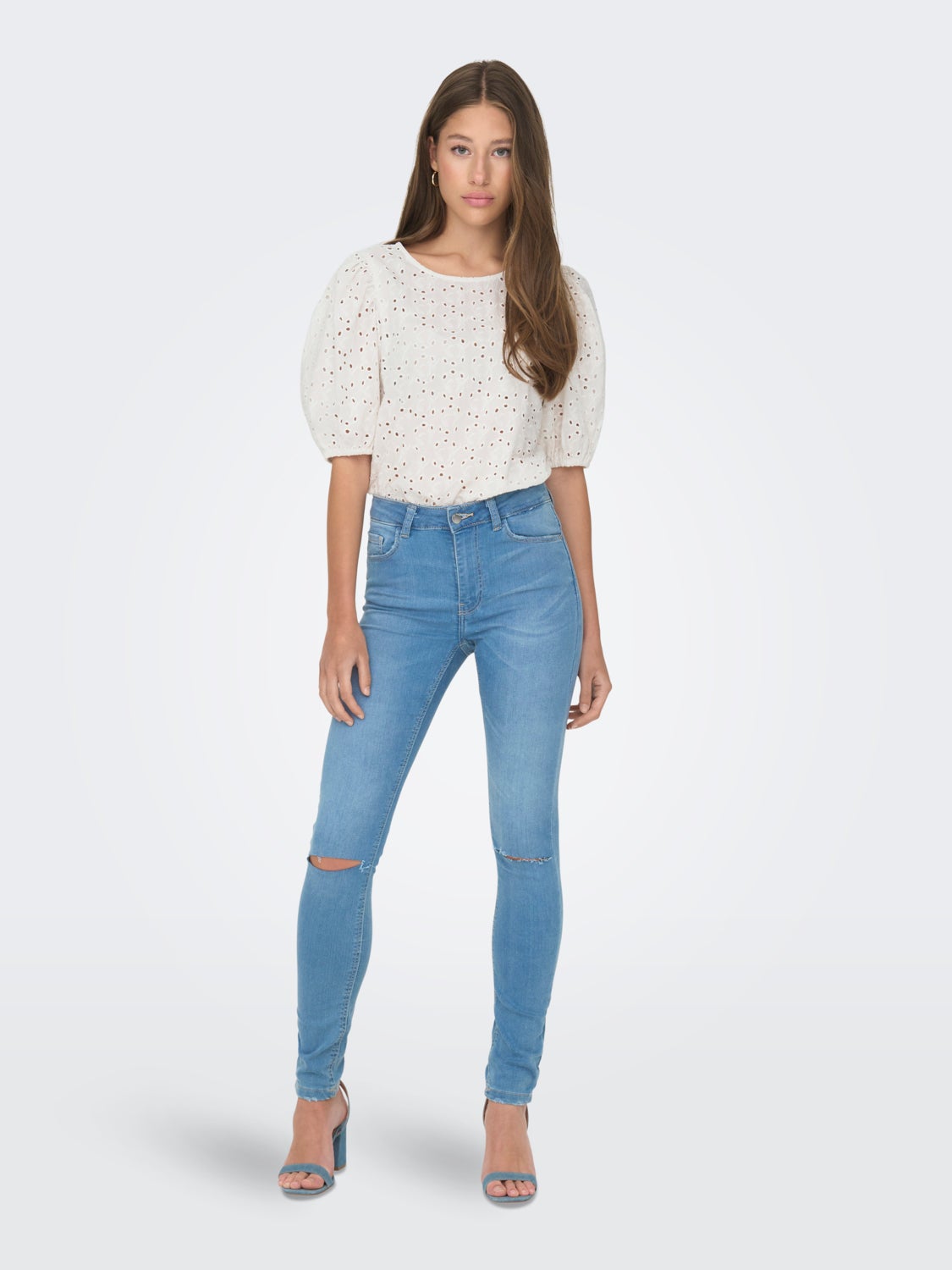 O-neck top with volume sleeves