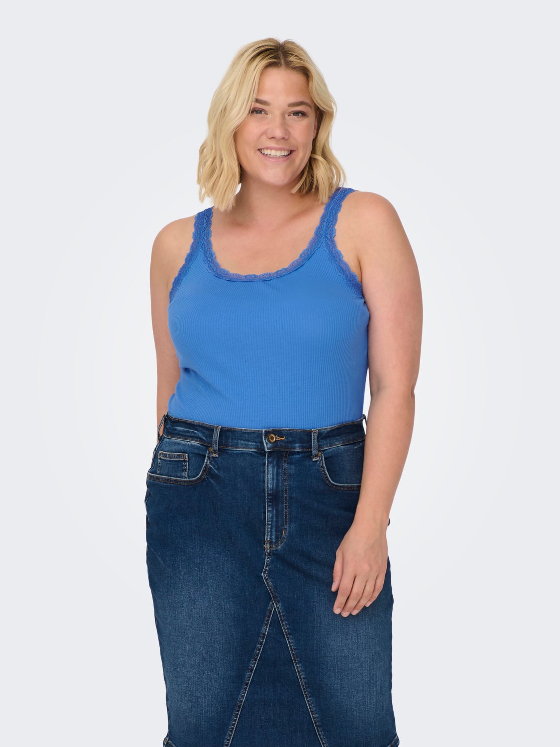 Curvy tanktop with FRILL AND lace EDGE