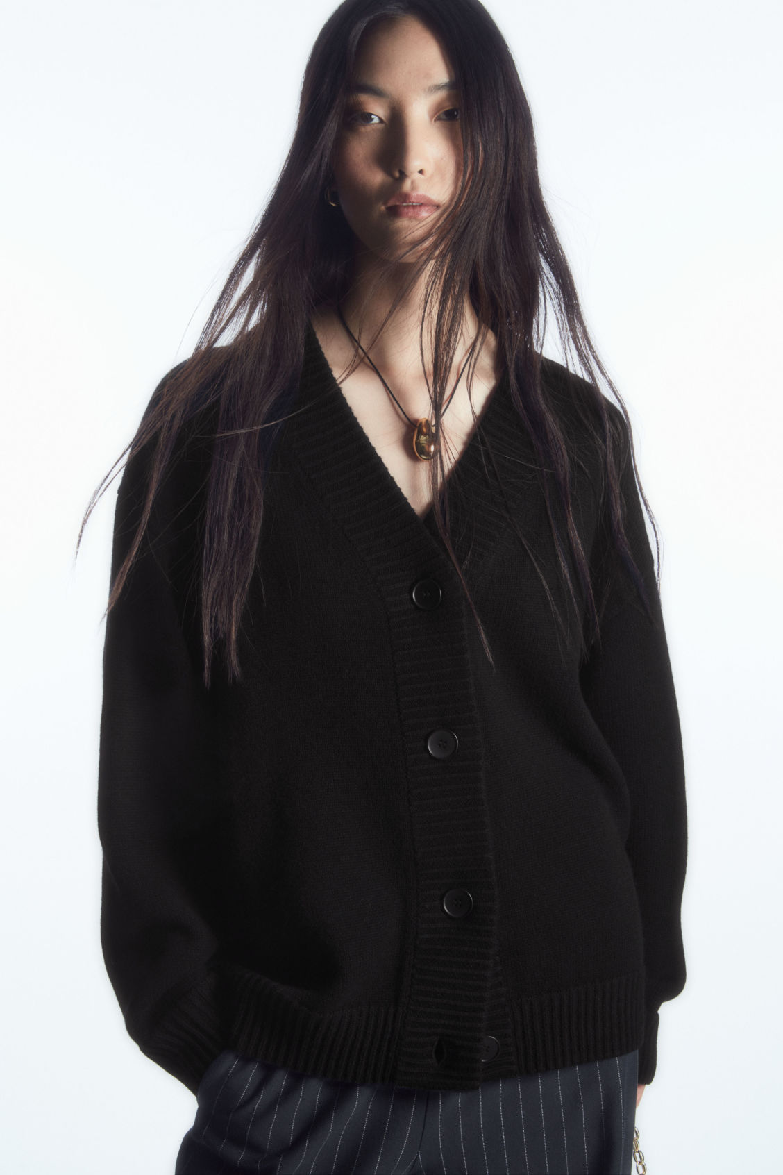 COCOONING WOOL V-NECK CARDIGAN