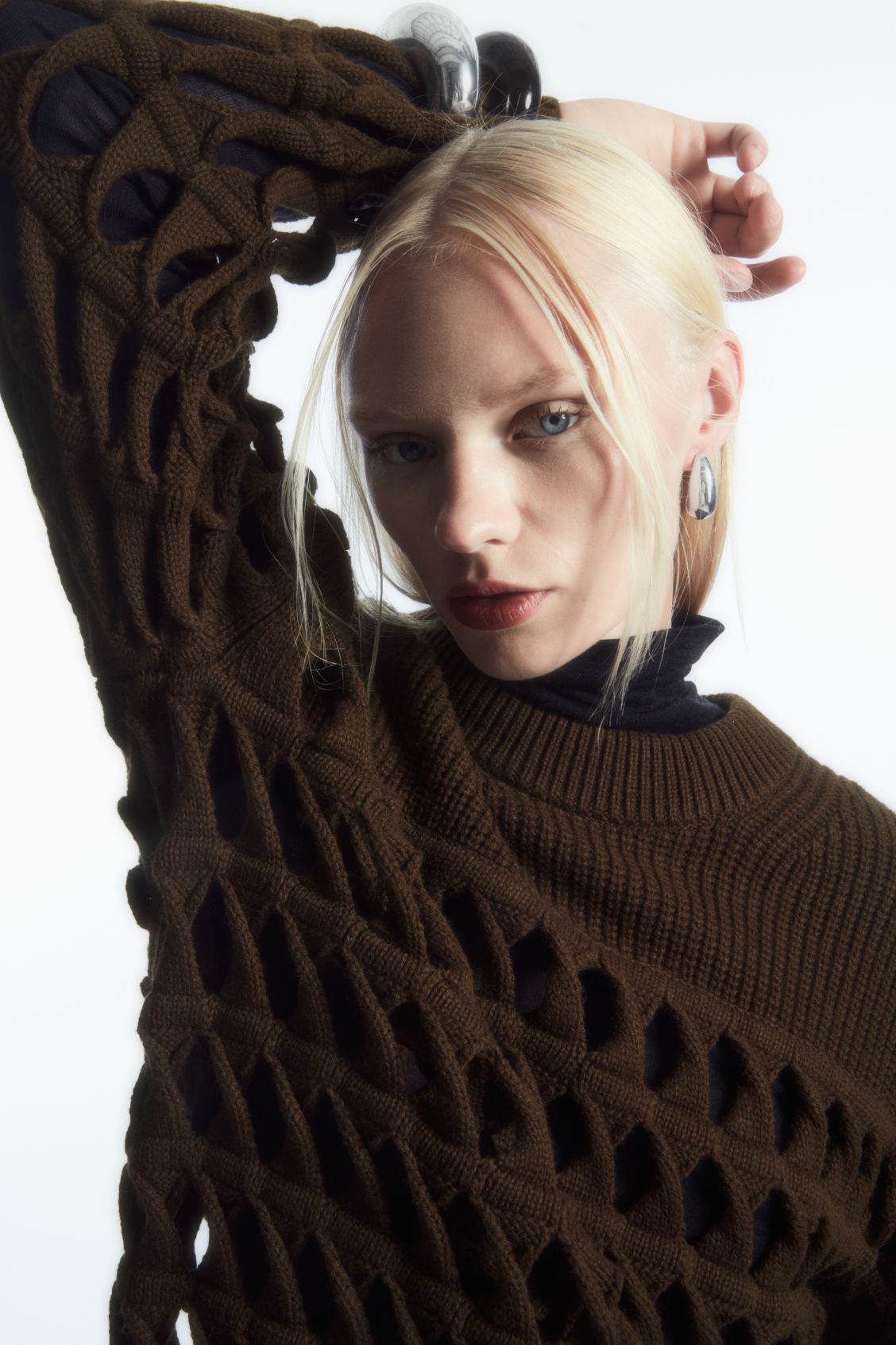 OPEN-KNIT WOOL JUMPER