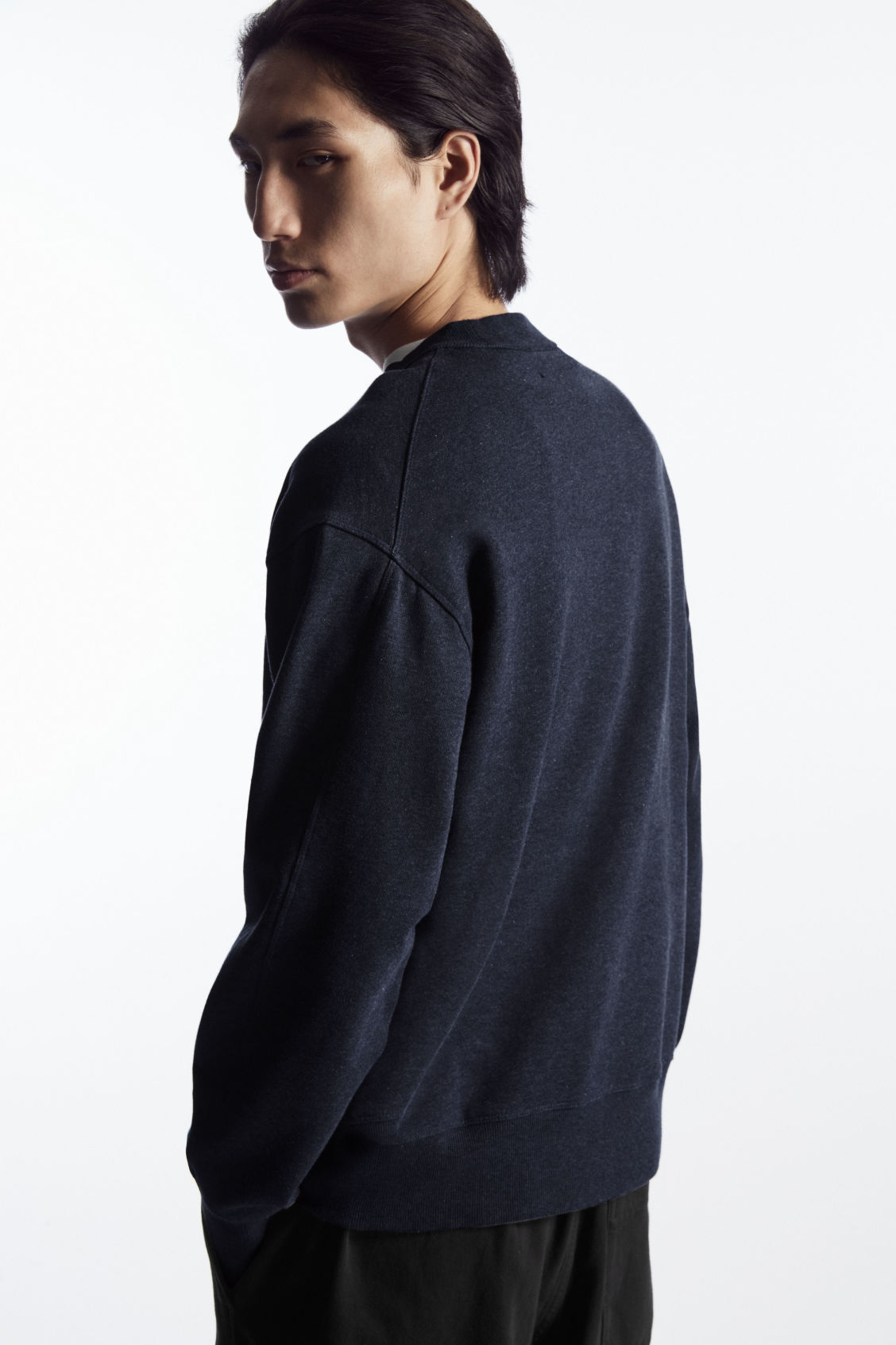 MOCK-NECK SWEATSHIRT